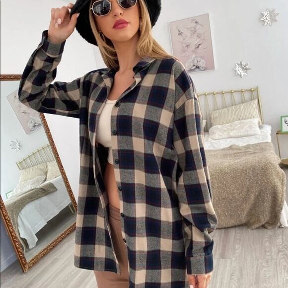 ✨2xHP✨Plaid Drop Shoulder Button Up Top✨ - Picture 2 of 7